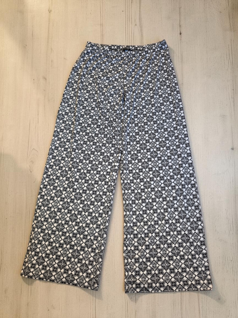 new directions Black and White Wide Leg Lightweight Stretch Pants M/L